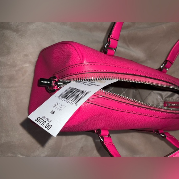 Michael Kors NWT Medium Duffle Satchel
Jet Set travel bag. - Picture 8 of 16